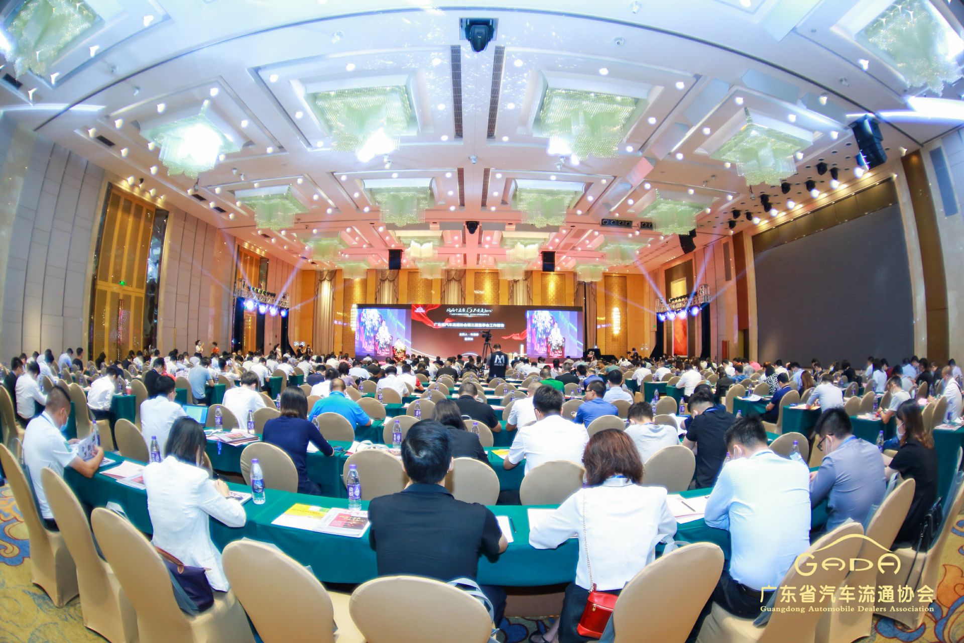 喜报丨澳门大阳城官网-大阳城(中国)“包揽”省汽车流通行业颁奖礼53项大奖(图1)