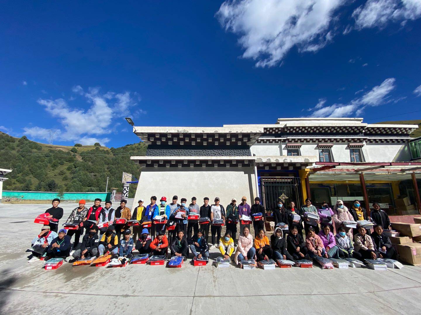 澳门大阳城官网-大阳城(中国)公益回顾丨家国同欢月同圆 温暖满载甘孜州(图8)